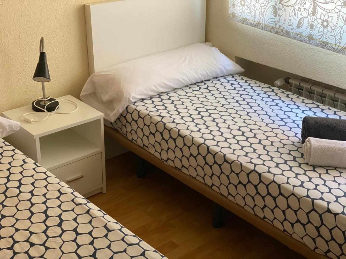 Bed and Breakfast Residencia 12 Octubre Madrid Esterno foto