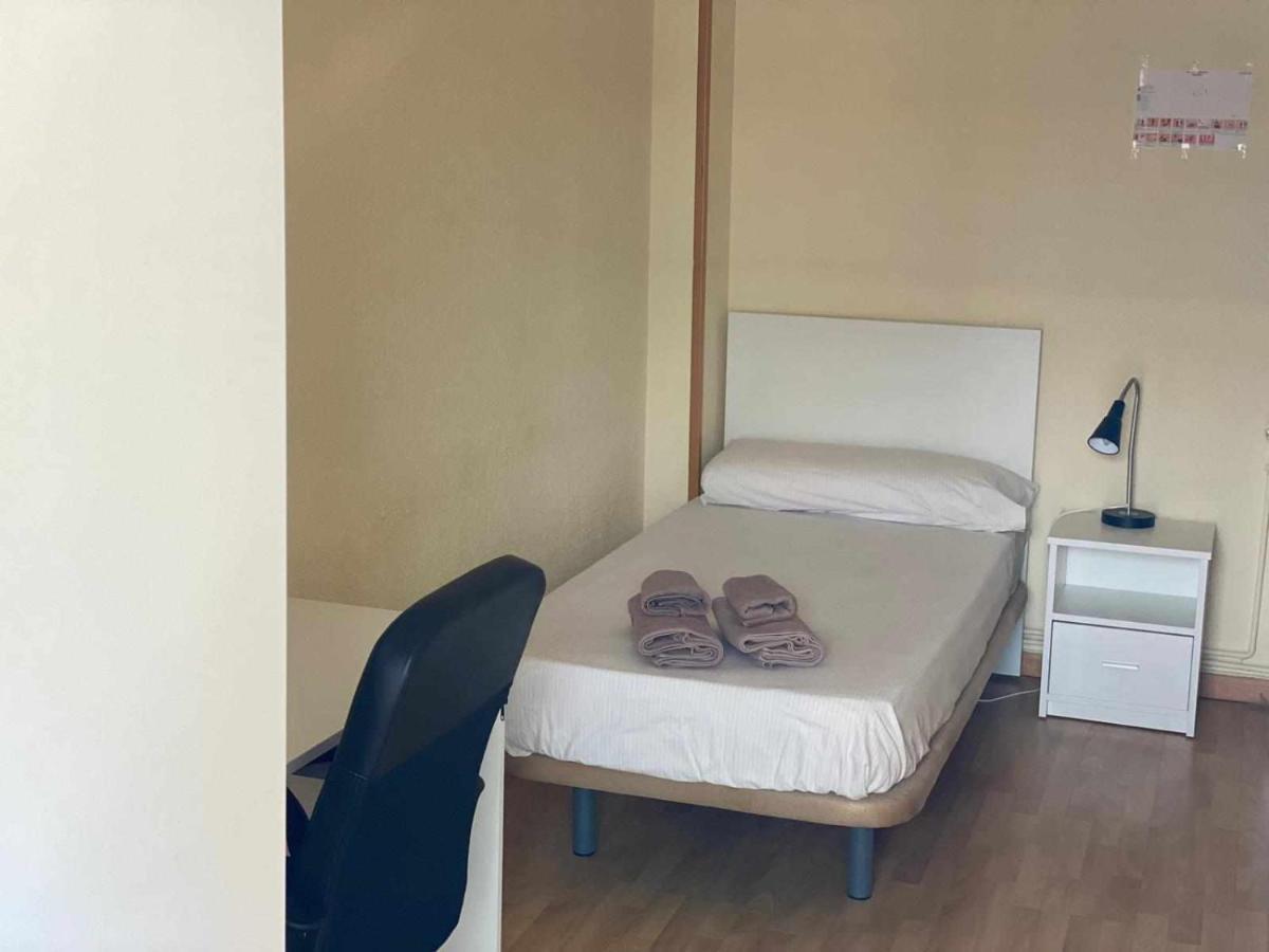 Bed and Breakfast Residencia 12 Octubre Madrid Esterno foto