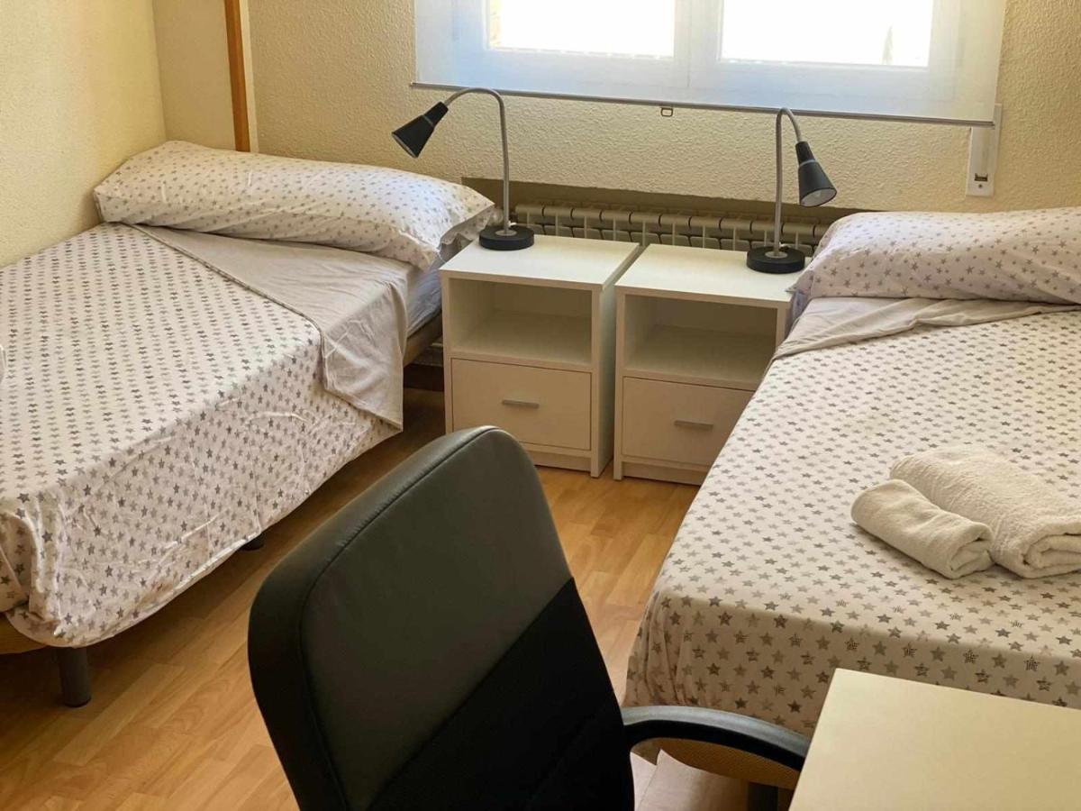 Bed and Breakfast Residencia 12 Octubre Madrid Esterno foto