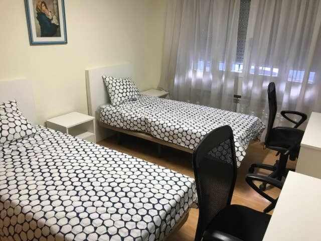 Bed and Breakfast Residencia 12 Octubre Madrid Esterno foto