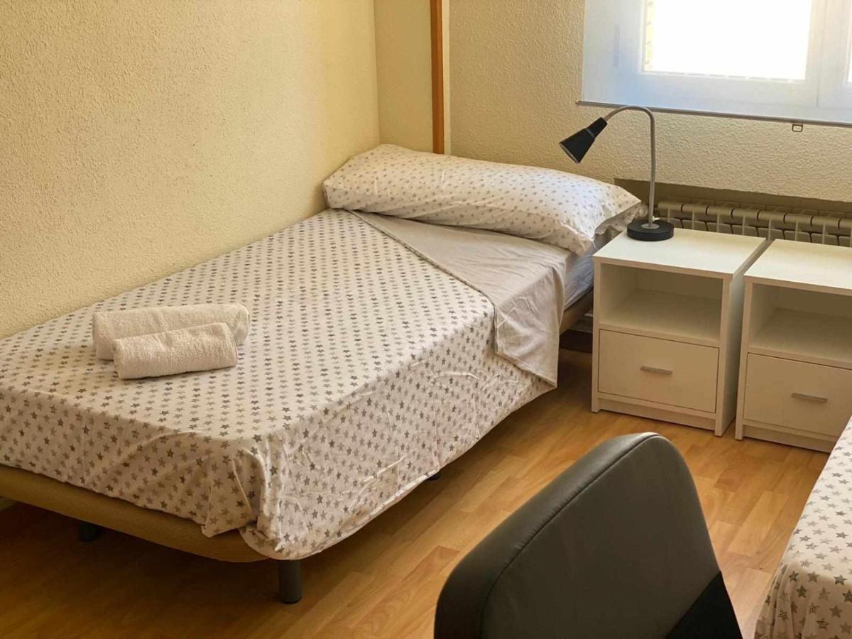 Bed and Breakfast Residencia 12 Octubre Madrid Esterno foto