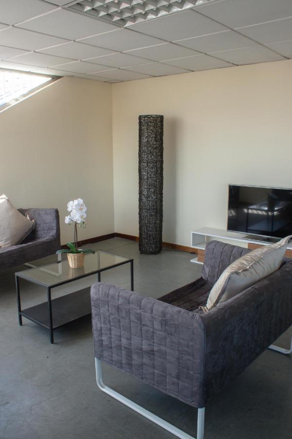 Bed and Breakfast Residencia 12 Octubre Madrid Esterno foto
